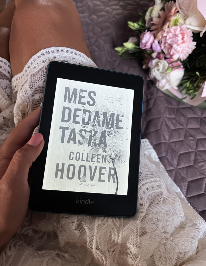 Collen Hoover Mes dedame taska knygos apzvalga